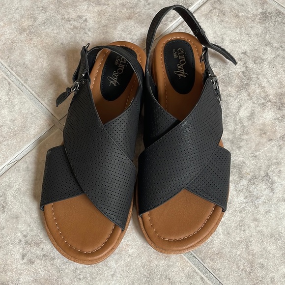 Sofft Shoes - Brand new pair of sandals size 8.5